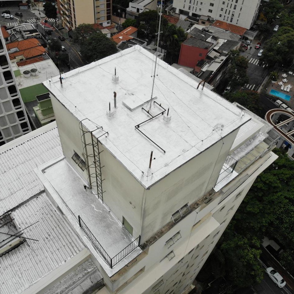 Impermeabilização da laje de cobertura do prédio com manta asfáltica revestida de alumínio - concluído