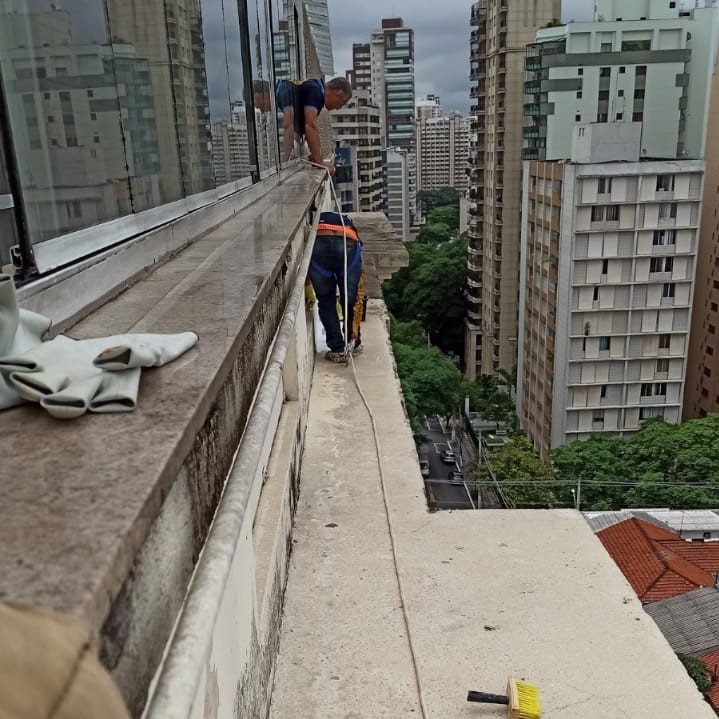 Impermeabilização da marquise do prédio - antes